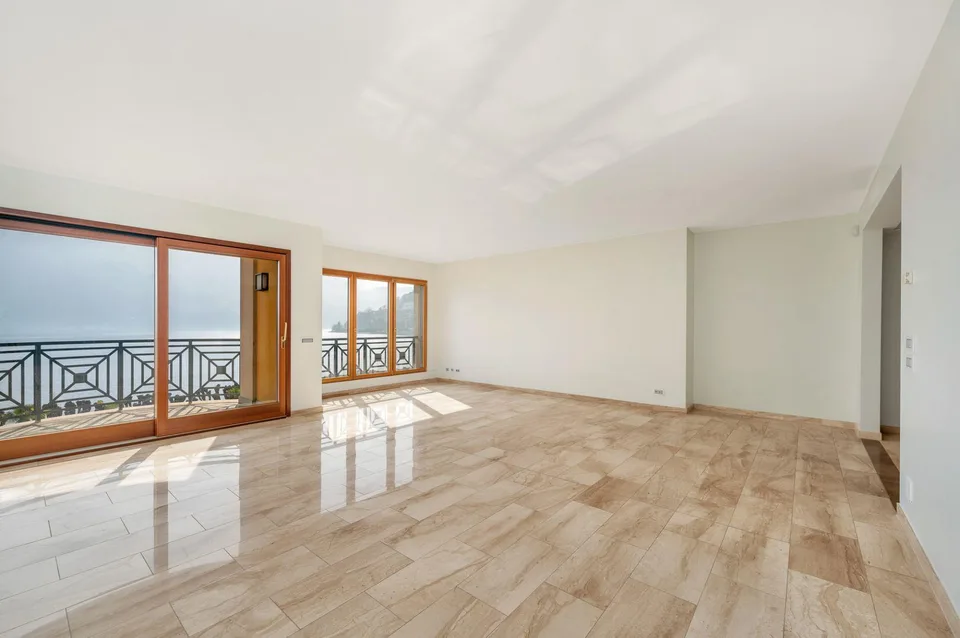 BRIGHT 4.5 ROOMS WITH LAKE VIEW IN THE CENTRE OF LUGANO