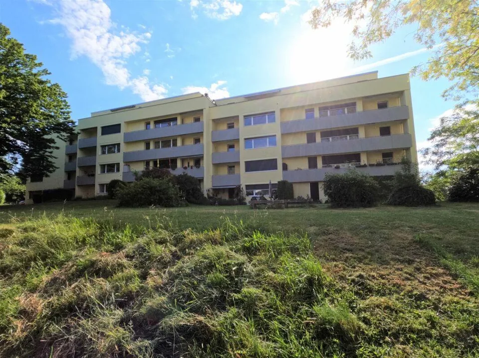 Wundervolle Wohnung in Rheinnähe, mit Balkon und grosszügigen Räumen