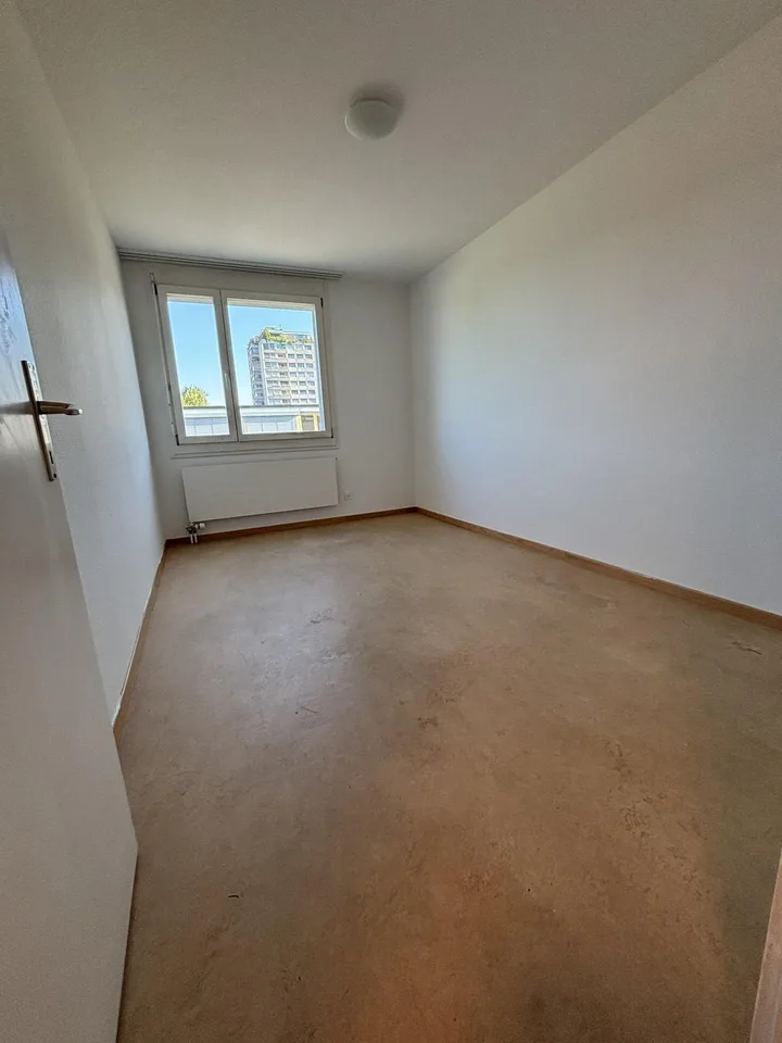 Grosszügige 4.5-Zimmer-Wohnung mit Balkon und Bergblick in Thun