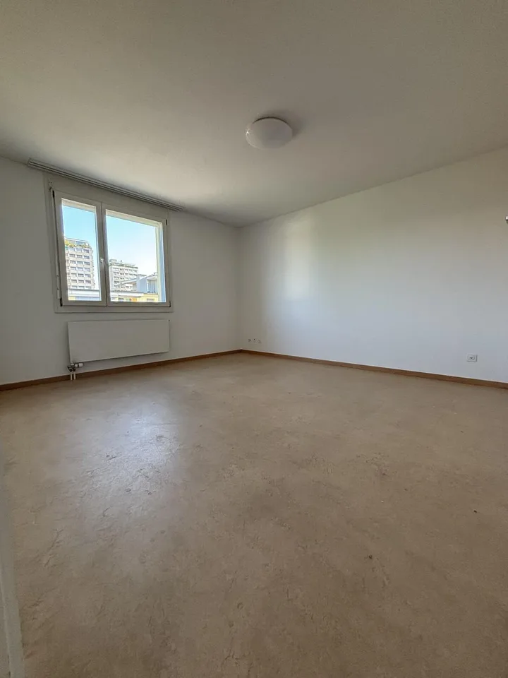 Grosszügige 4.5-Zimmer-Wohnung mit Balkon und Bergblick in Thun