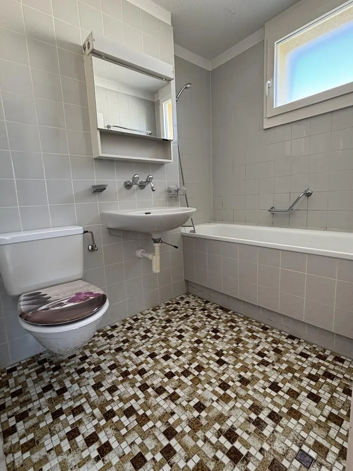 Grosszügige 4.5-Zimmer-Wohnung mit Balkon und Bergblick in Thun