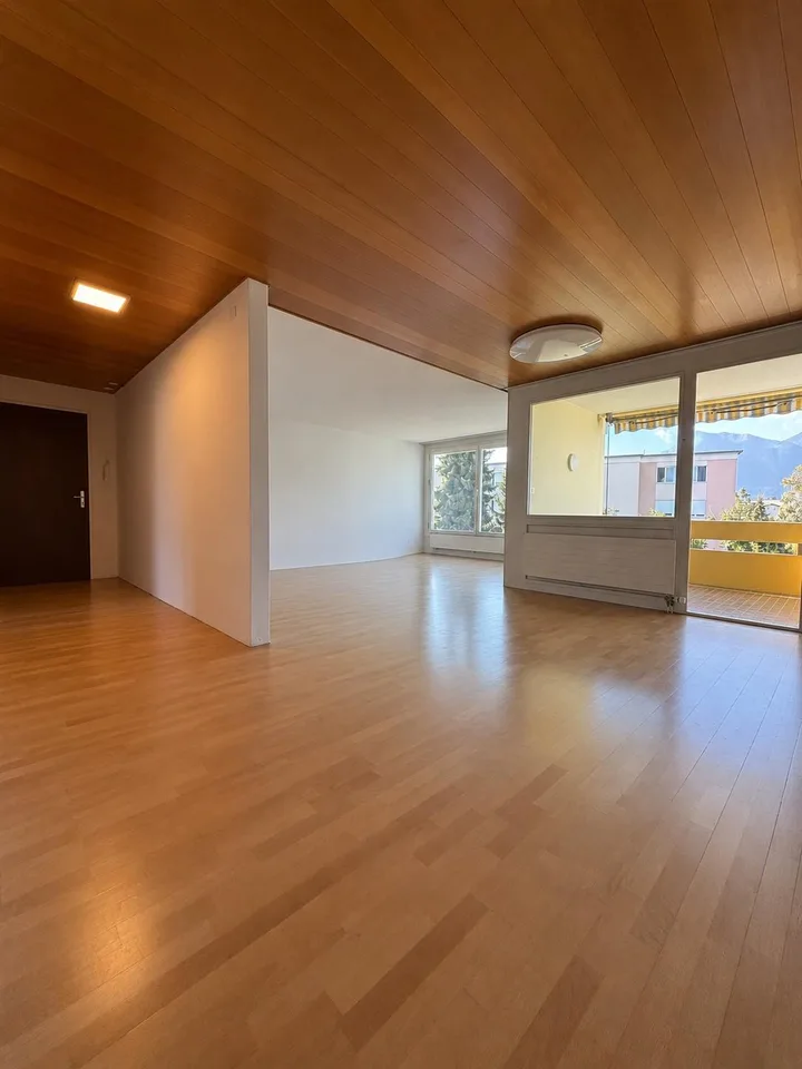 Grosszügige 4.5-Zimmer-Wohnung mit Balkon und Bergblick in Thun