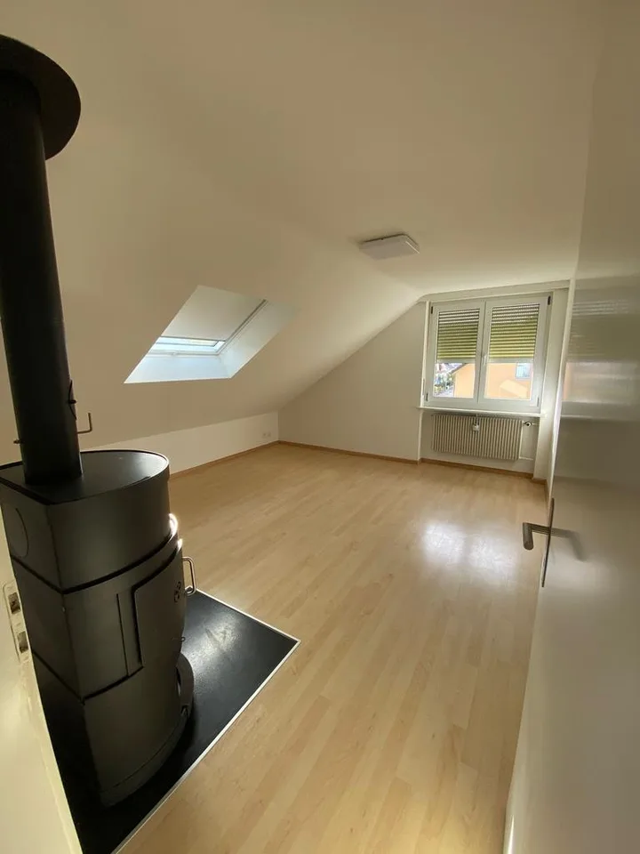 Ruhig gelegene 2.5-Zimmerdachwohnung in Aesch