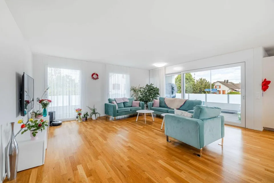 MEHR WOHNQUALITÄT, WENIGER STEUERN: 3.5-ZIMMER-WOHNUNG NAHE DEM SEE