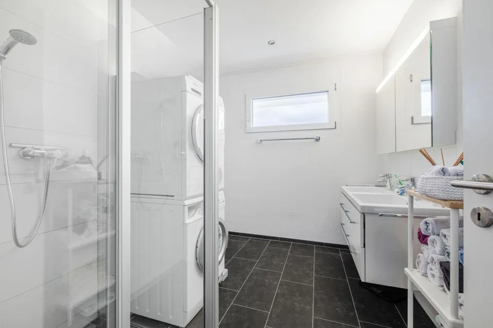 MORE LIVING QUALITY, LESS TAXES: 3.5-ROOM APARTMENT NEAR THE LAKE