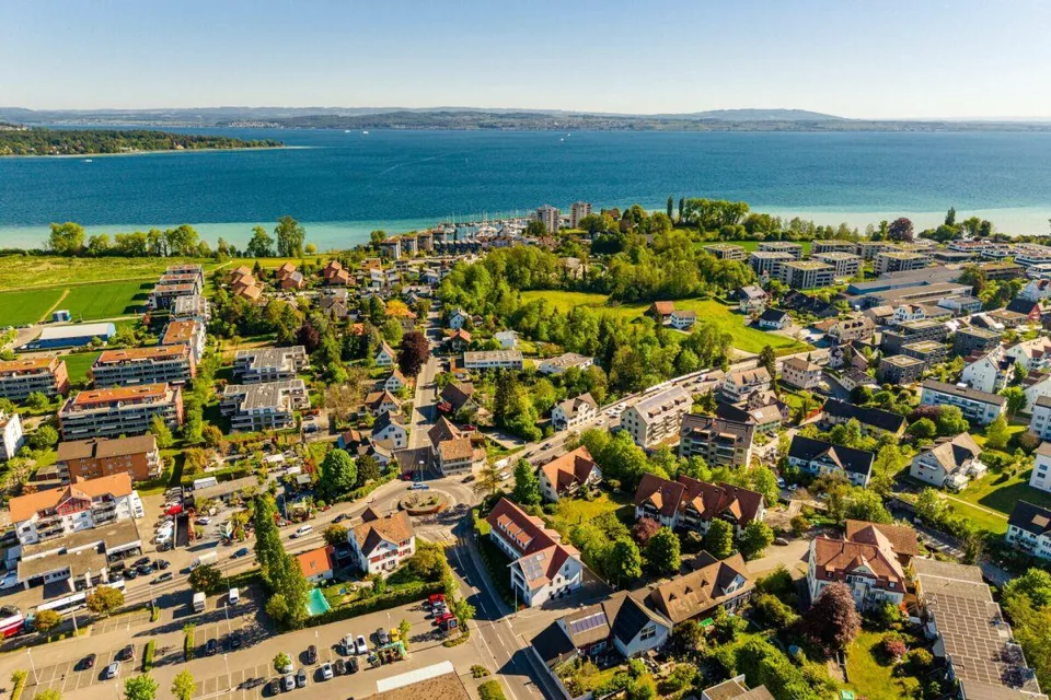 MORE LIVING QUALITY, LESS TAXES: 3.5-ROOM APARTMENT NEAR THE LAKE