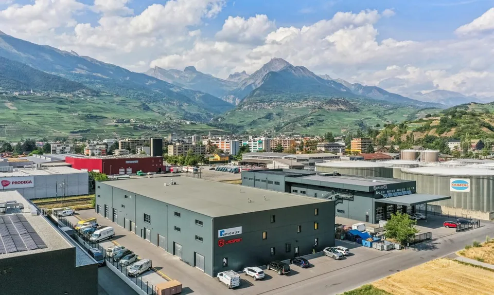 Immeuble de rendement avec 3 locaux commerciaux à Monthey