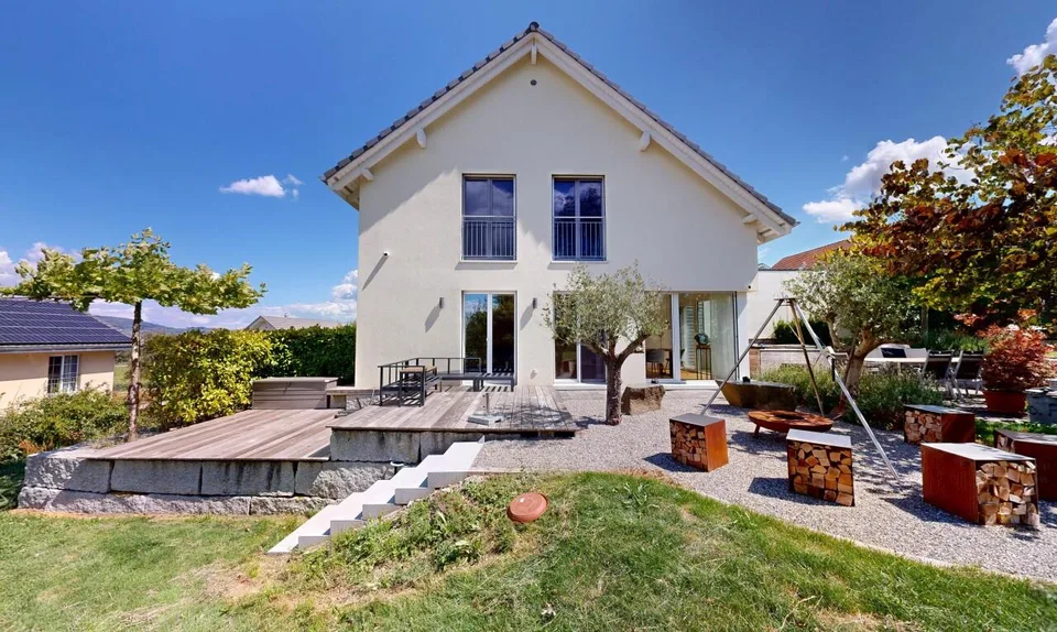 Exklusives 5.5-Zimmer EFH mit traumhaftem Garten und Wellness-Oase