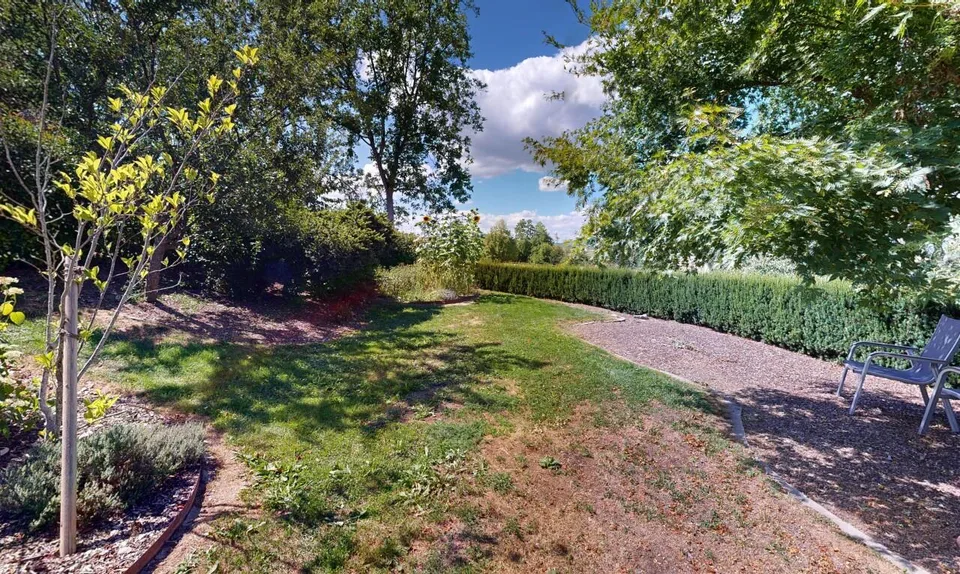 Esclusiva casa unifamiliare di 5,5 locali con giardino da sogno e oasi di benessere