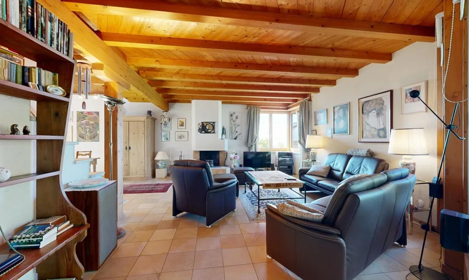 Casa ai margini del bosco, vista lago e Alpi