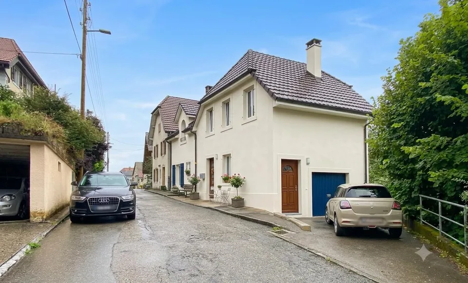 Charaktervolles renoviertes Haus: Jura-Blick, ruhig und viel Potenzial