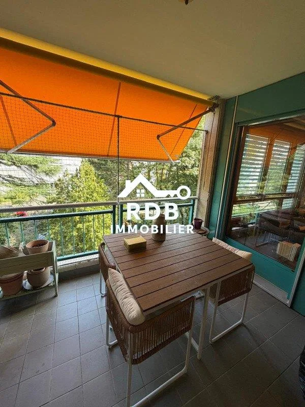 Appartement de 4 pièces au 3ème étage situé à Petit-Lancy 1213 avec...