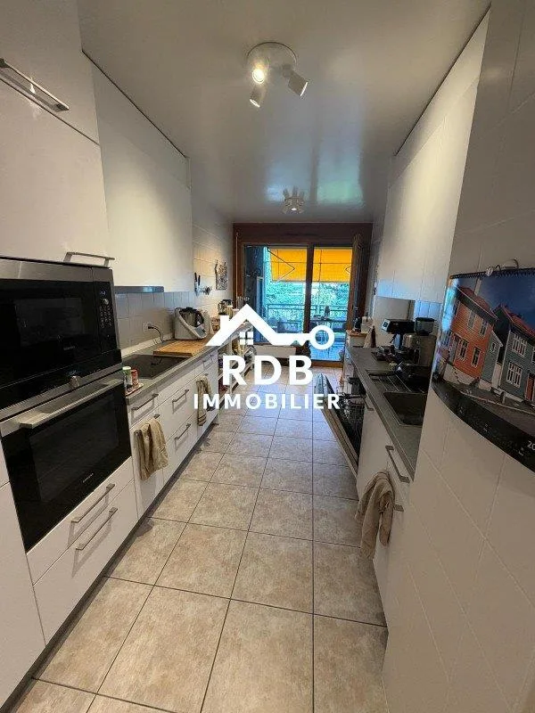 Appartement de 4 pièces au 3ème étage situé à Petit-Lancy 1213 avec...