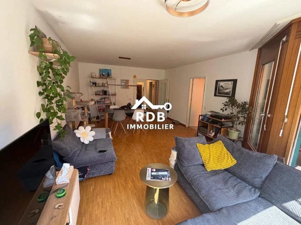 Appartement de 4 pièces au 3ème étage situé à Petit-Lancy 1213 avec...