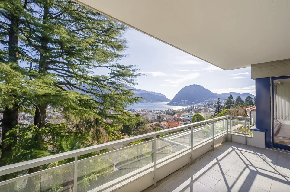 ATTICO DI 5.5 LOCALI CON VISTA LAGO | ATTICO DI 5.5 LOCALI CON VIST...