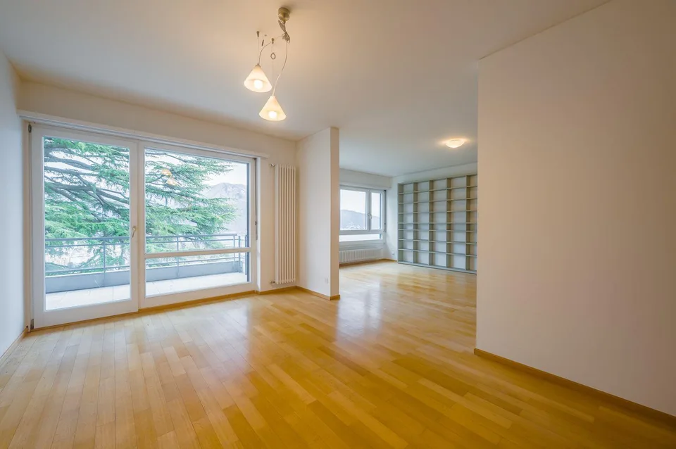 ATTICO DI 5.5 LOCALI CON VISTA LAGO | ATTICO DI 5.5 LOCALI CON VIST...