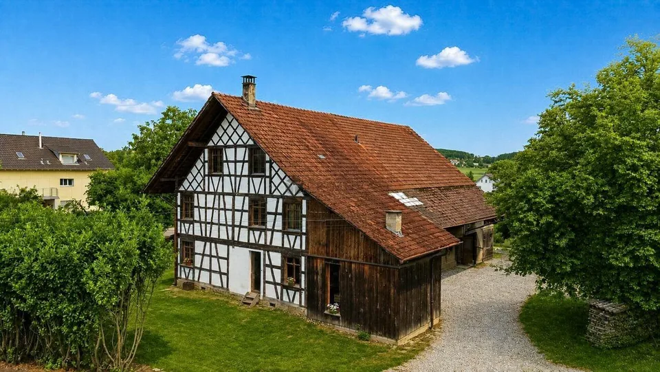Historisches Fachwerkhaus auf 1'706 m² Grundstück mit Entwicklungsp...