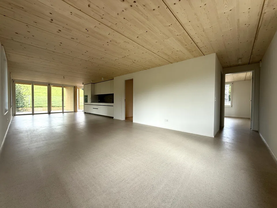 neuwertige 4.5-Zi-Wohnung in unmittelbarer Nähe zum See