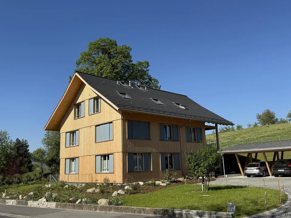 neuwertige 4.5-Zi-Wohnung in unmittelbarer Nähe zum See