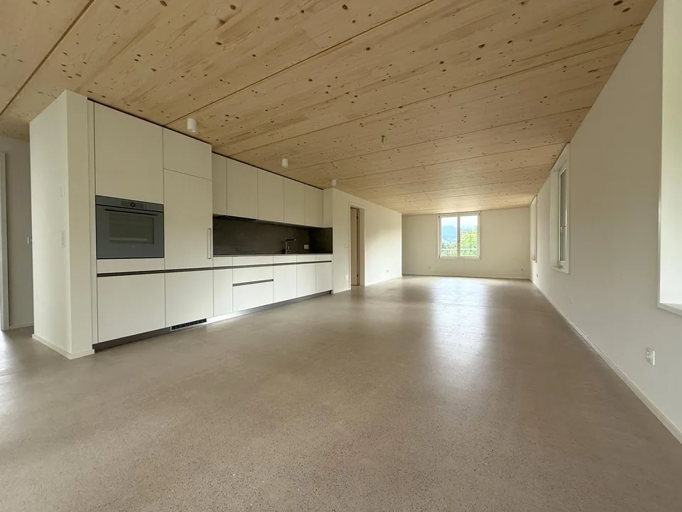 neuwertige 4.5-Zi-Wohnung in unmittelbarer Nähe zum See