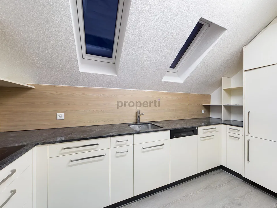 Appartement mansardé rénové dans un emplacement central et calme
