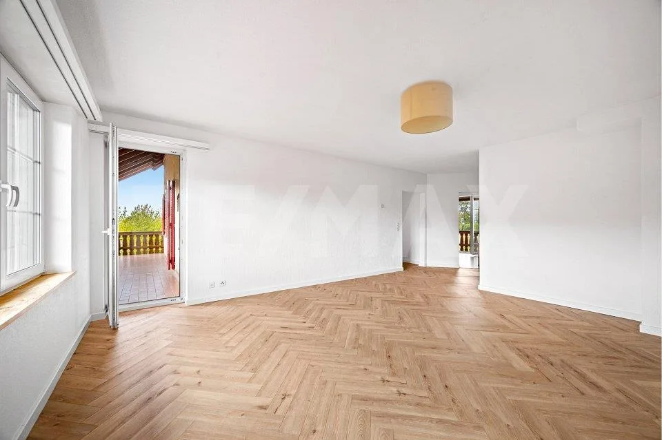 APPARTEMENT RÉNOVÉ DE 4 PIÈCES AVEC BALCON XXL ET CADRE IDYLLIQUE