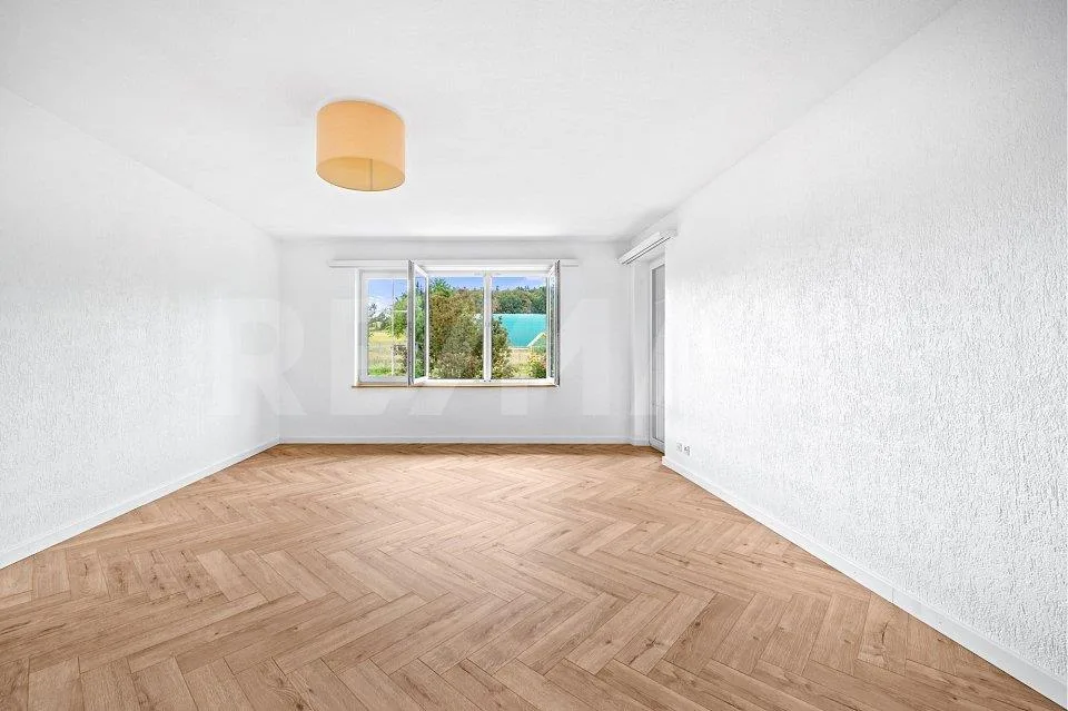 APPARTEMENT RÉNOVÉ DE 4 PIÈCES AVEC BALCON XXL ET CADRE IDYLLIQUE