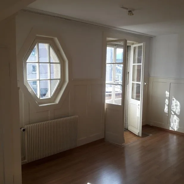 sonnige 4.5 Zi-Wohnung im 2. Stock, mit 2 Balkonen, nähe ÖV