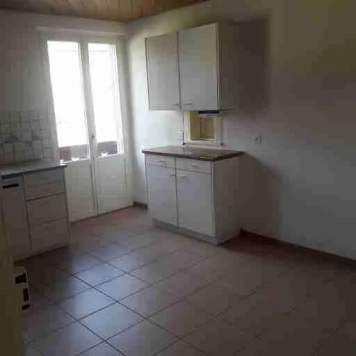 sonnige 4.5 Zi-Wohnung im 2. Stock, mit 2 Balkonen, nähe ÖV