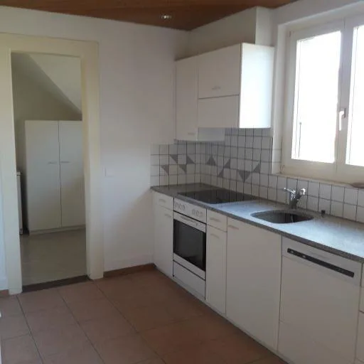 sonnige 4.5 Zi-Wohnung im 2. Stock, mit 2 Balkonen, nähe ÖV