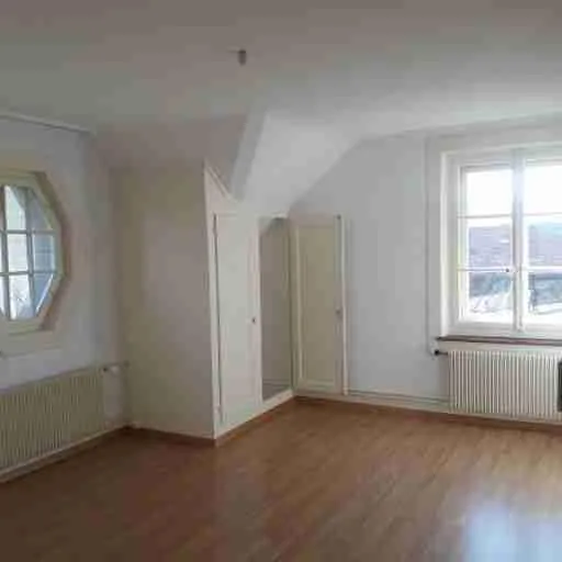 sonnige 4.5 Zi-Wohnung im 2. Stock, mit 2 Balkonen, nähe ÖV