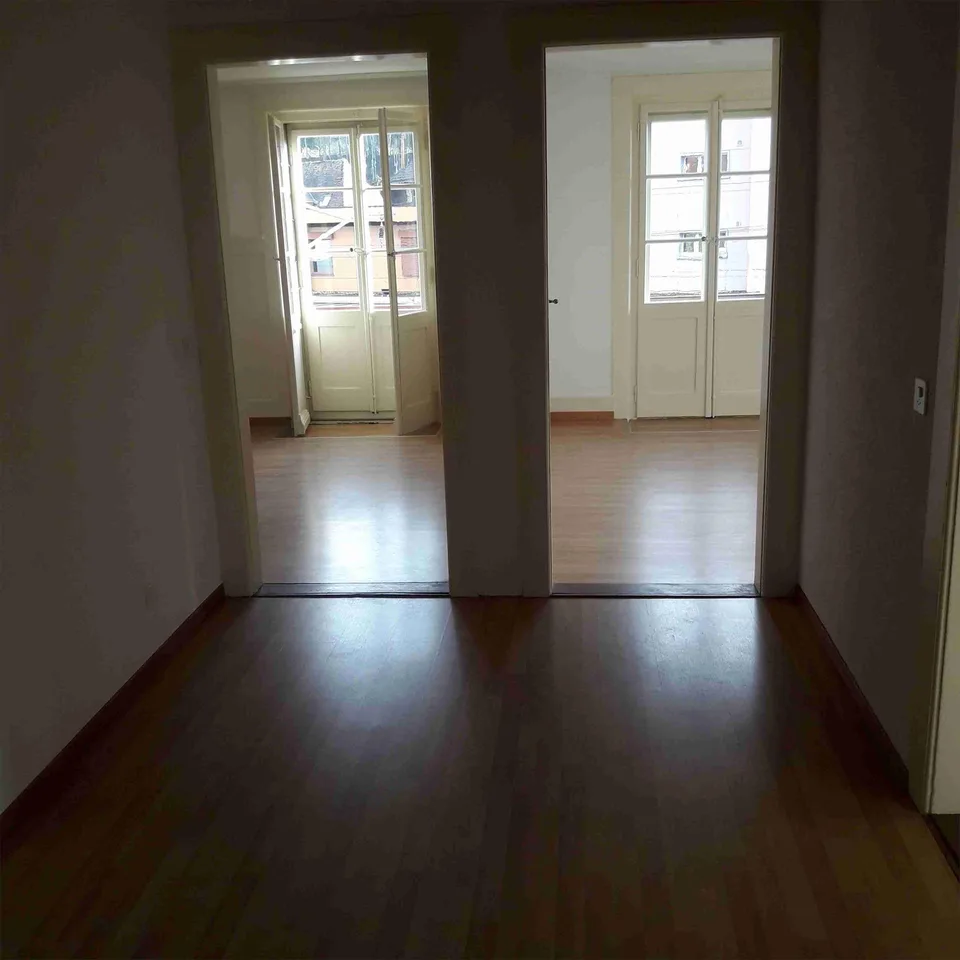 sonnige 4.5 Zi-Wohnung im 2. Stock, mit 2 Balkonen, nähe ÖV