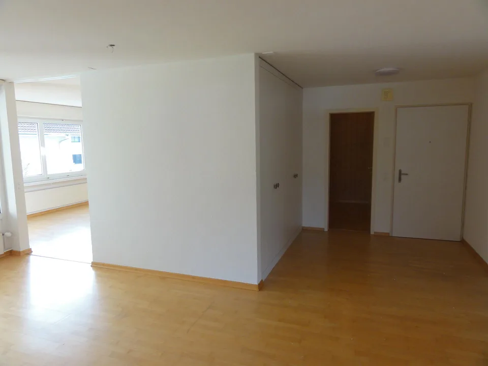 sonnige, grosszügige Wohnung an ruhiger Lage
