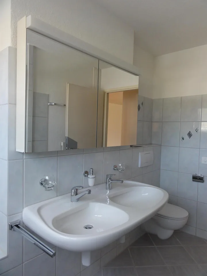 sonnige, grosszügige Wohnung an ruhiger Lage