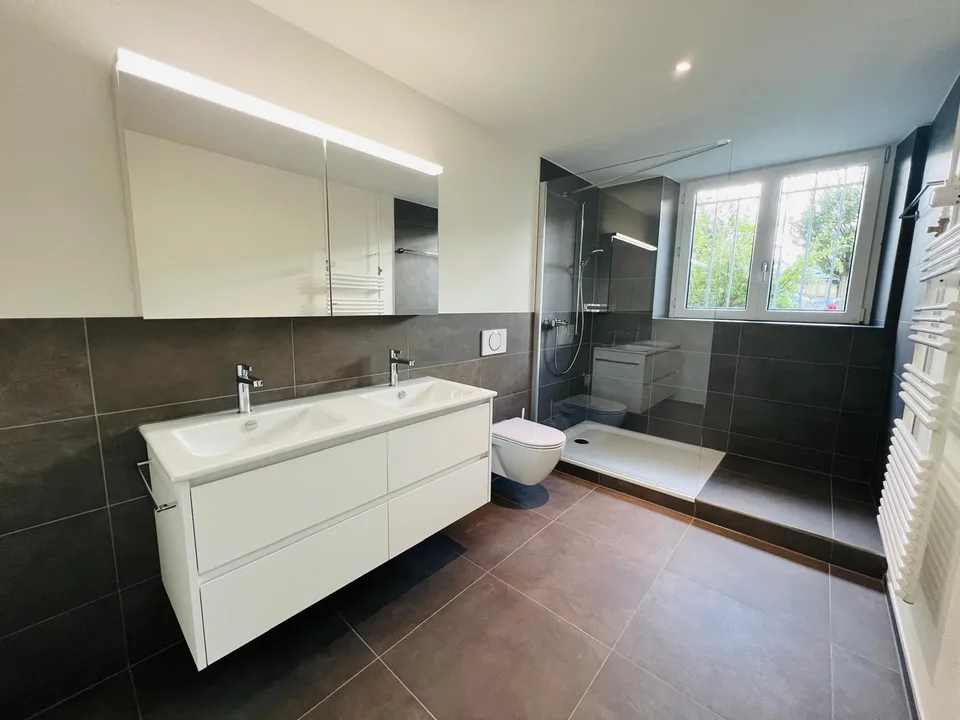 GROSSZÜGIGE WOHNUNG MIT CHARME & SONNENSCHEIN