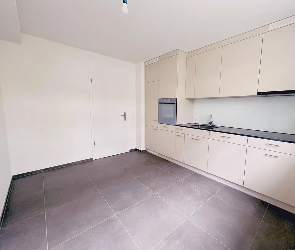 GROSSZÜGIGE WOHNUNG MIT CHARME & SONNENSCHEIN