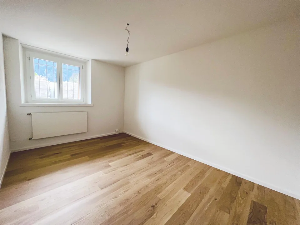 GROSSZÜGIGE WOHNUNG MIT CHARME & SONNENSCHEIN