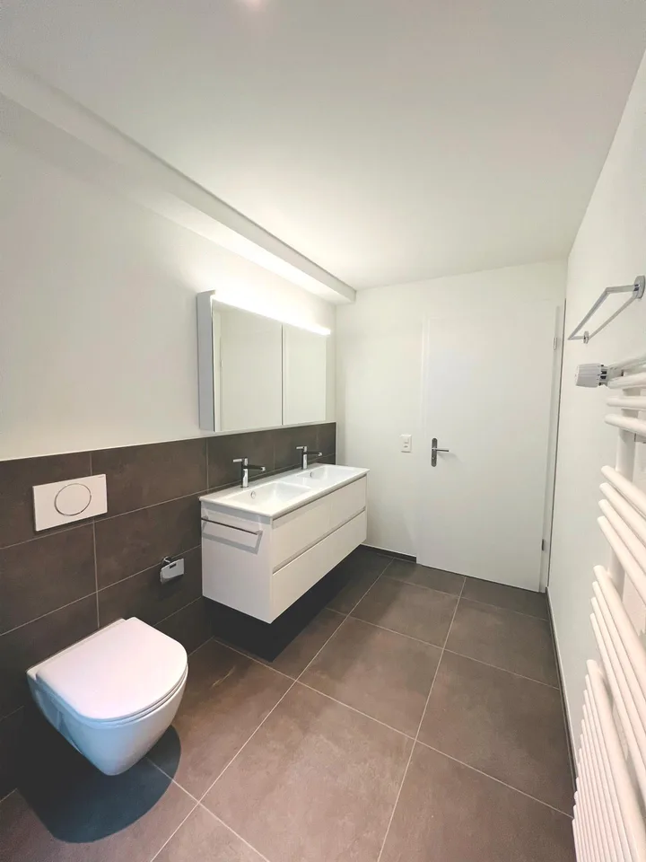 GROSSZÜGIGE WOHNUNG MIT CHARME & SONNENSCHEIN