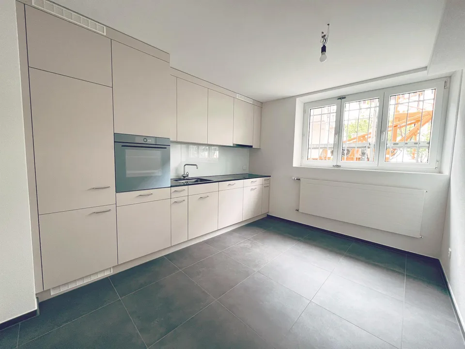 GROSSZÜGIGE WOHNUNG MIT CHARME & SONNENSCHEIN