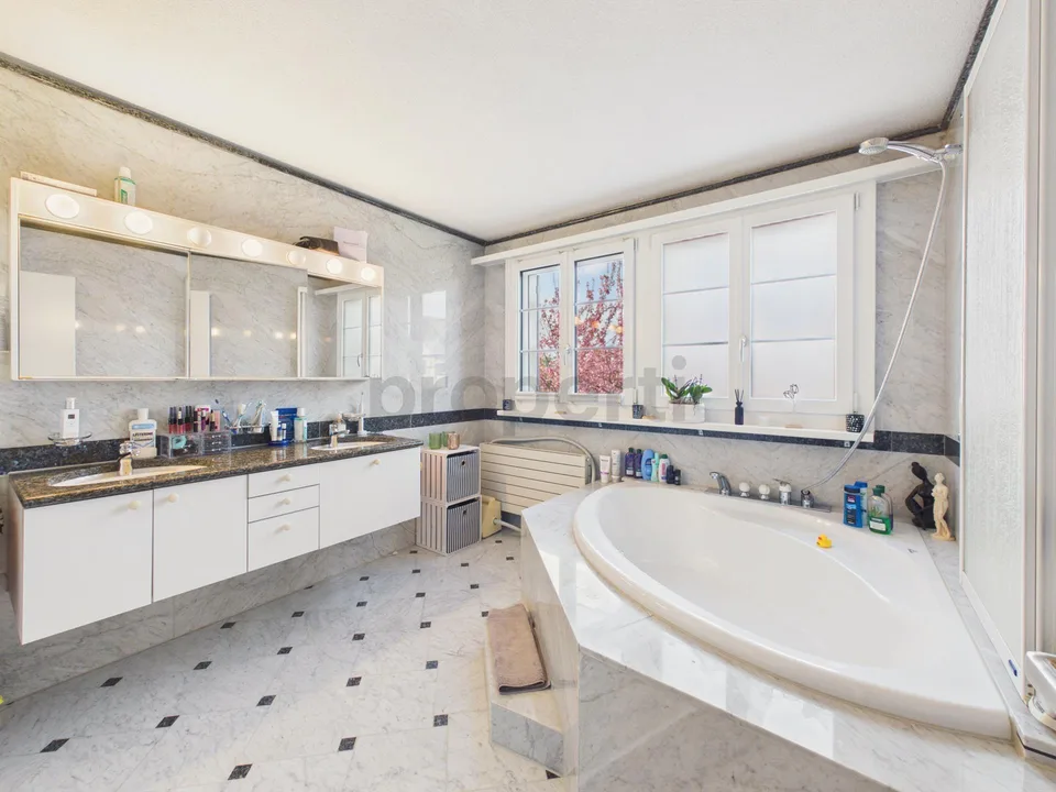 Appartamento maisonette unico con giardino invernale e camino ad Amlikon-Bissegg