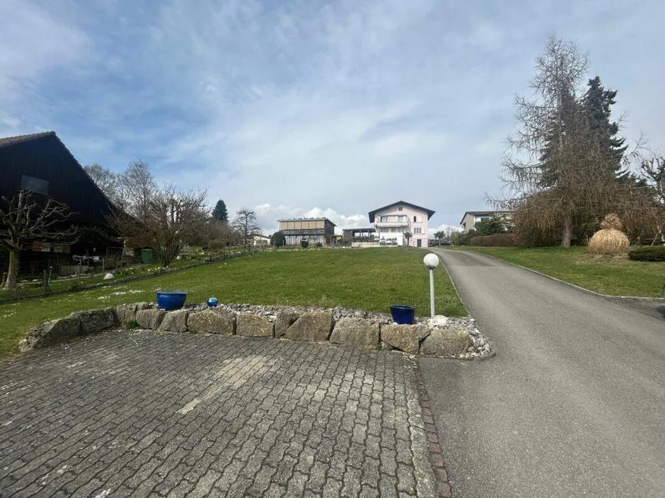 Luxuriöses Einfamilienhaus an begehrter Aare-Lage