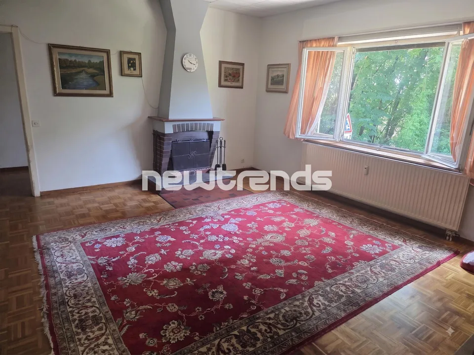 Casa indipendente ad Aranno con 3 box, giardino, bosco e vista sulla v