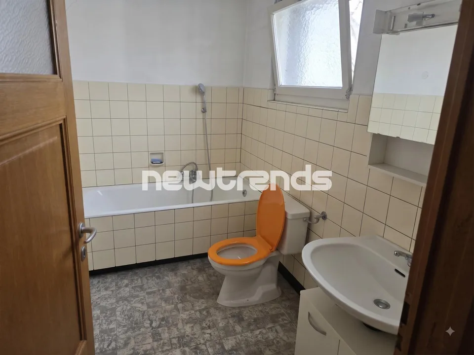 Casa indipendente ad Aranno con 3 box, giardino, bosco e vista sulla v