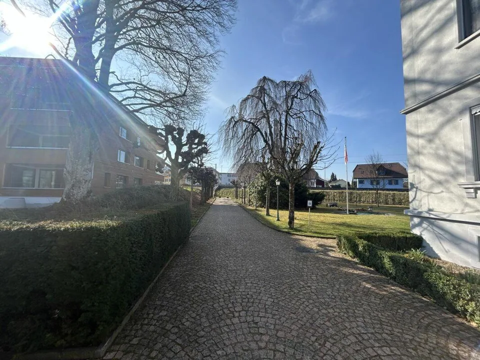 Spannendes Projekt aus Mehrfamilienhaus und grossem Gartenanteil al...