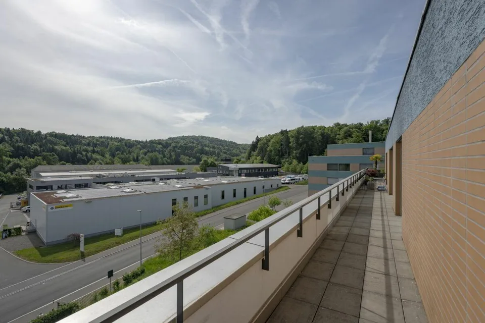 Appartement penthouse avec terrasse de 120 m² et vue dégagée sur la forêt et la campagne
