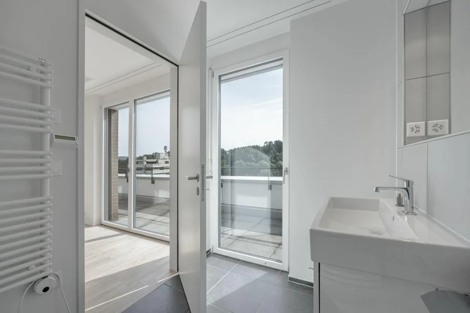 Appartement penthouse avec terrasse de 120 m² et vue dégagée sur la forêt et la campagne