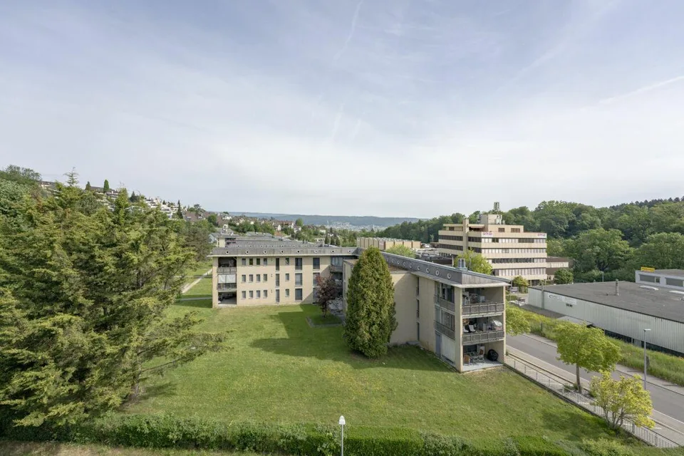 Appartement penthouse avec terrasse de 120 m² et vue dégagée sur la forêt et la campagne