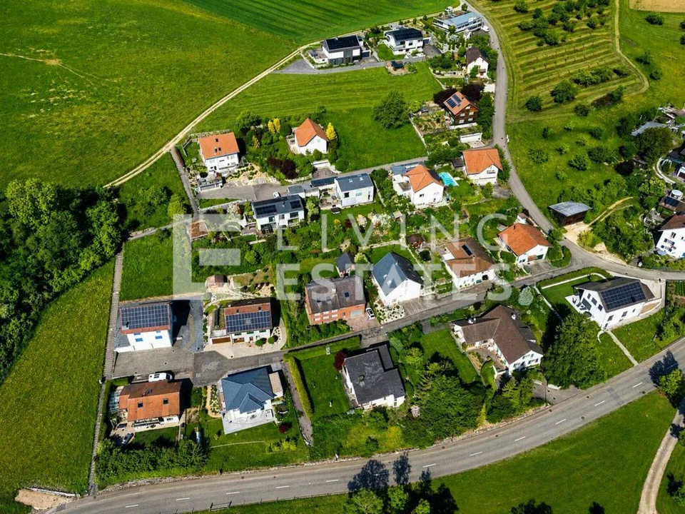 BAULAND MIT WEITBLICK UND NATURVERBUNDENHEIT