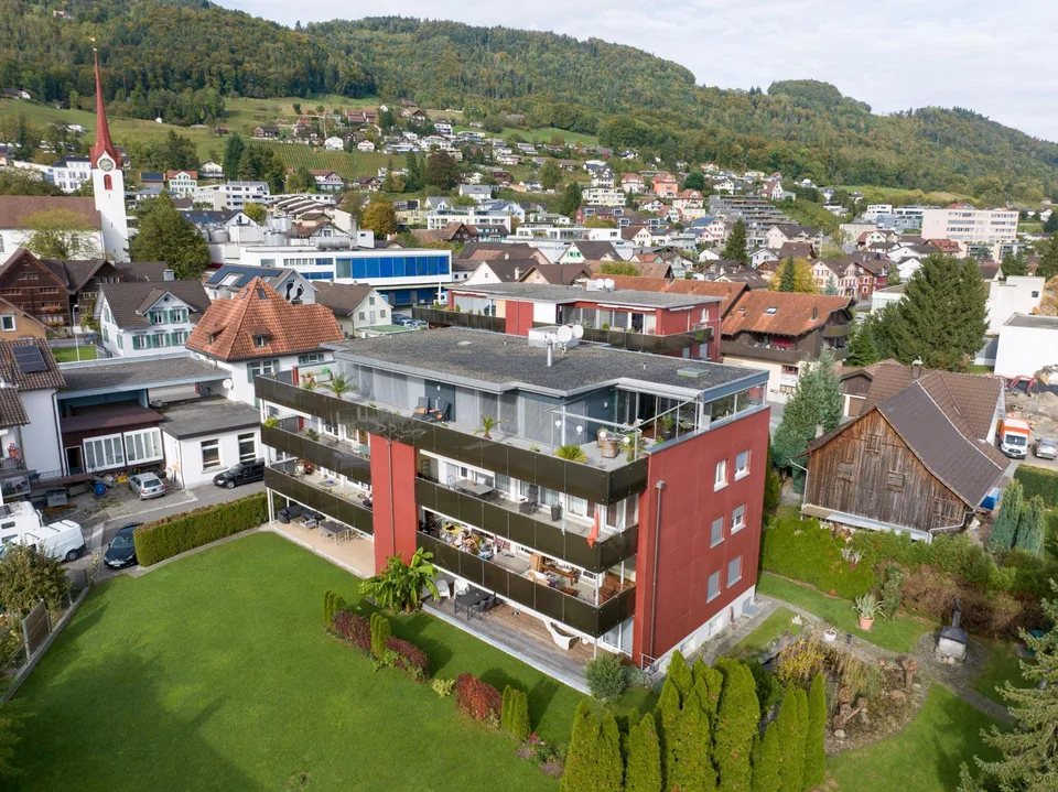 4.5 Zimmer Wohnung im Erdgeschoss mit Garten