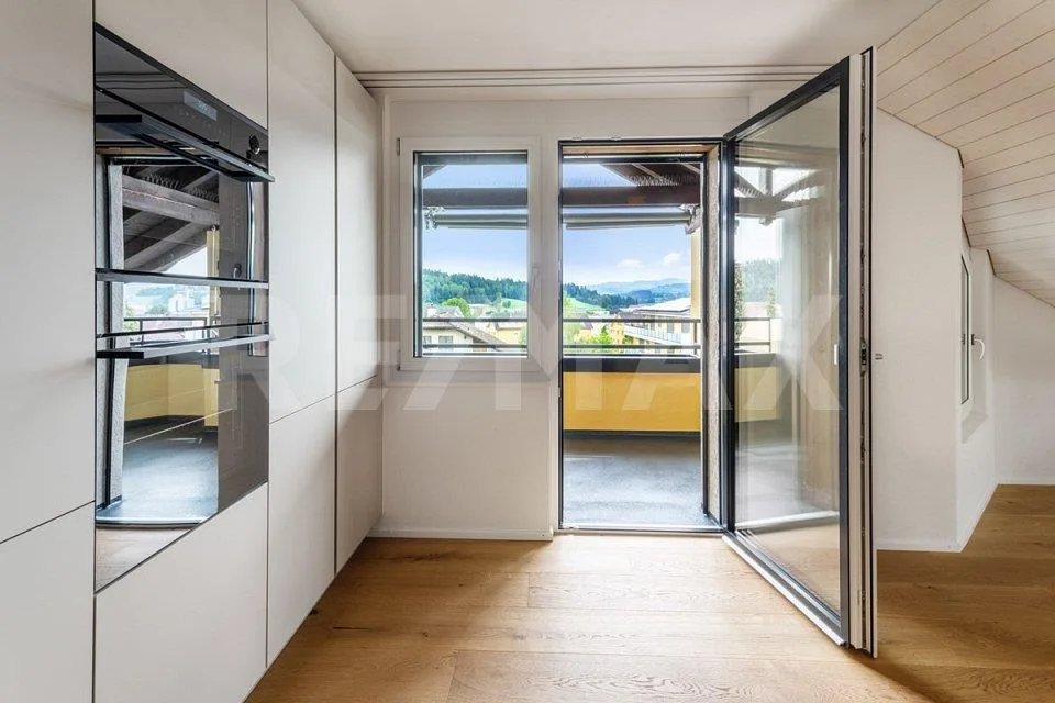 Kernsanierte 3½-Zimmer-Wohnung im Dachgeschoss (WHG-303)